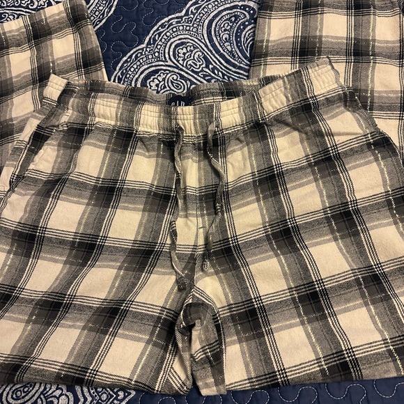 GAP Black and Cream Plaid pajama Pants - Picture 10 of 16